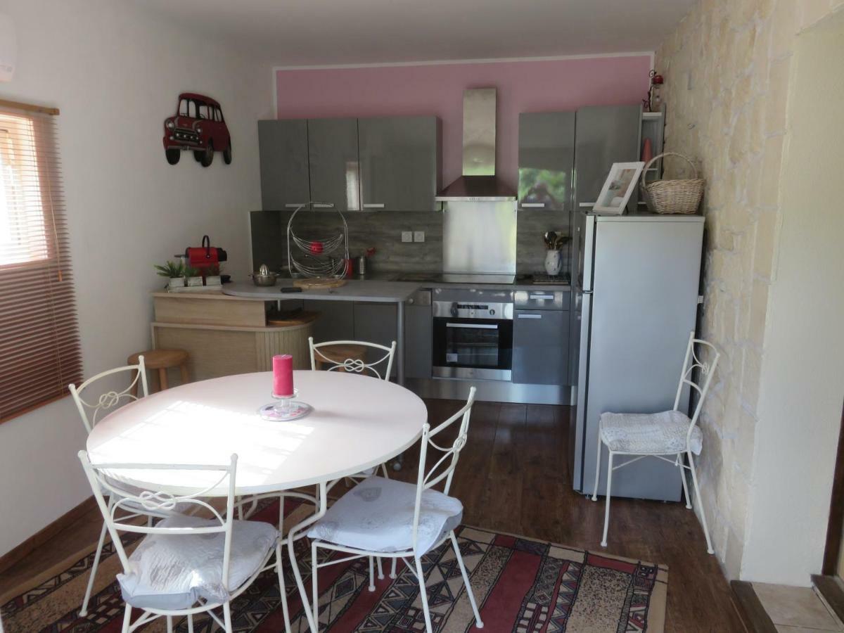 Charmant Appartement Saint Gely Cornillon Buitenkant foto