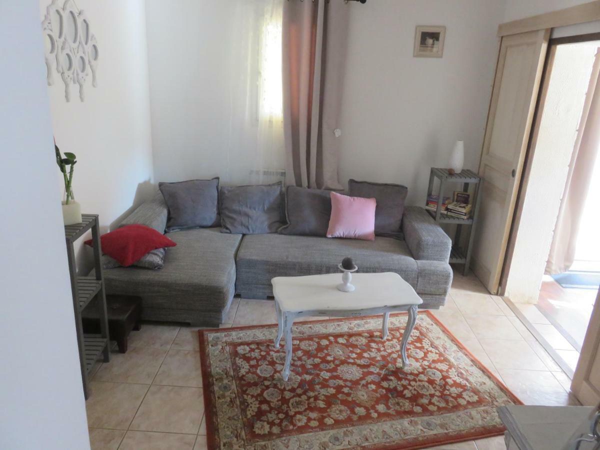 Charmant Appartement Saint Gely Cornillon Buitenkant foto