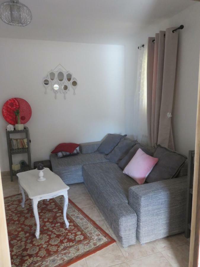 Charmant Appartement Saint Gely Cornillon Buitenkant foto