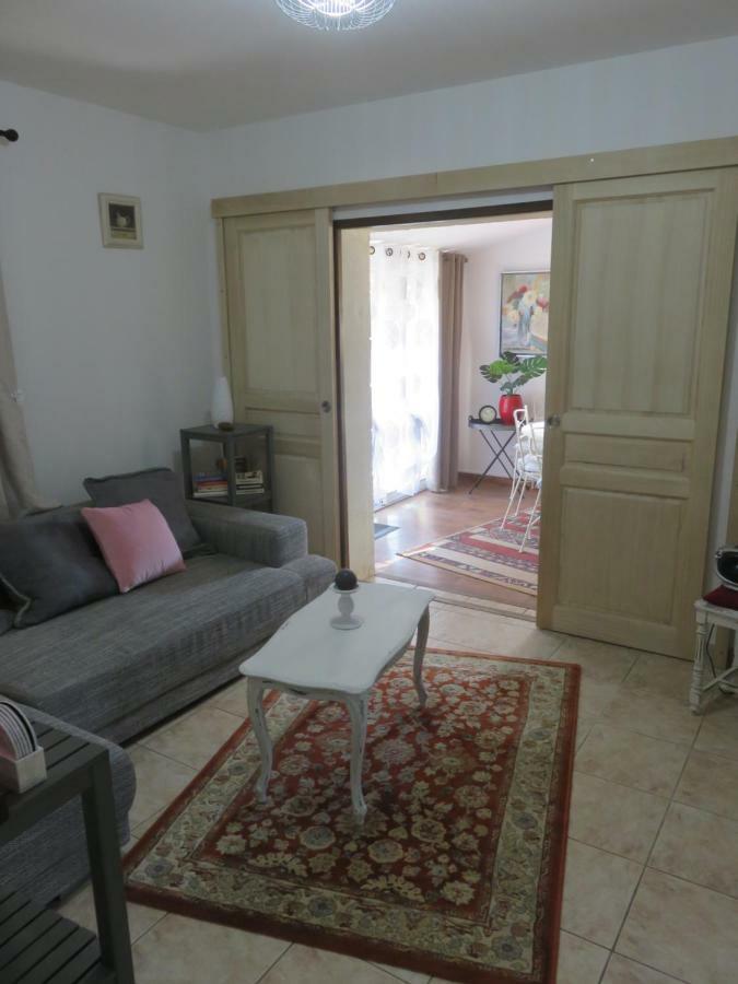 Charmant Appartement Saint Gely Cornillon Buitenkant foto